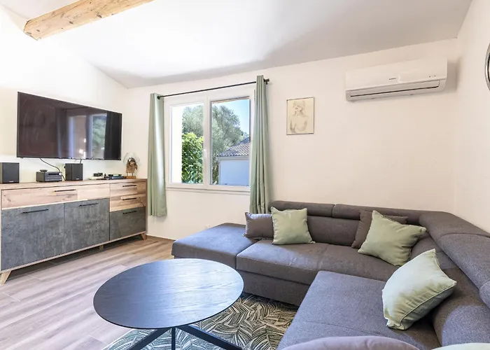 Casa Germaine By Interhome بيت للعطل *